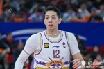 直播吧：沈梓捷初诊结果显示骨头没事 韧带有些撕裂