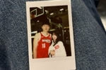 登陆NBA后的第一个圣诞节！杨瀚森晒照 女友&林葳&翻译刘禹铖入镜